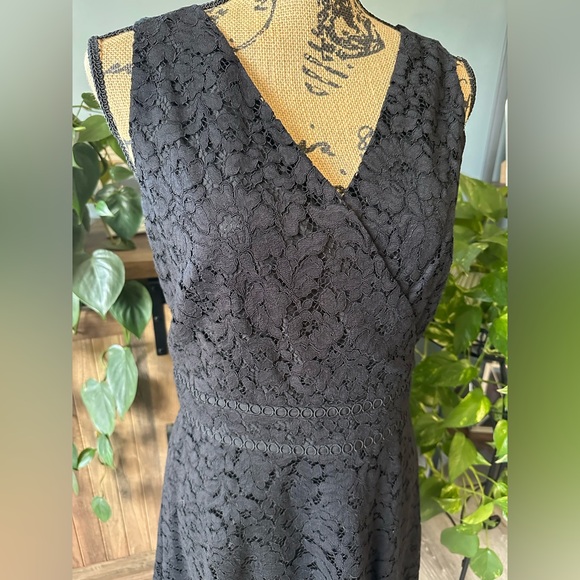 LOFT Black Lace V-Neck Lace Dress. Size 8, NWT. - Picture 5 of 6